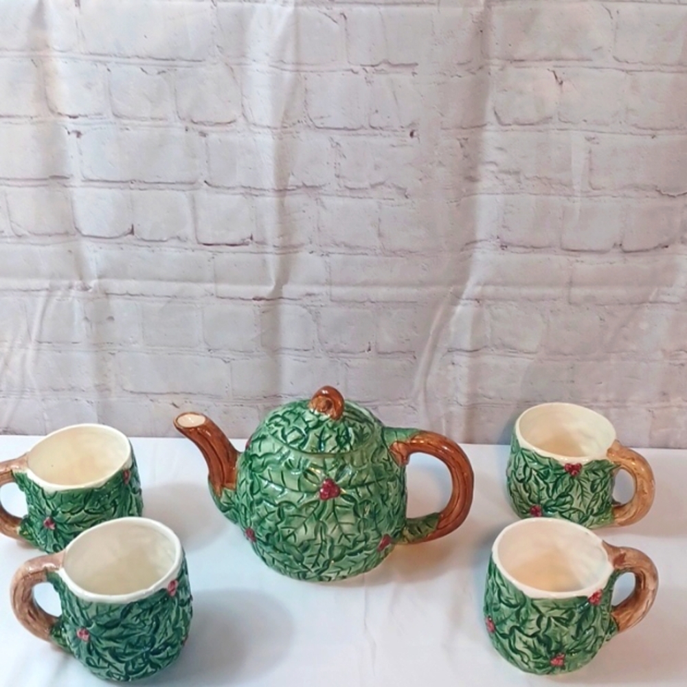 Nantucket Vintage Rare 5 Piece Holly Ceramic Tea Set